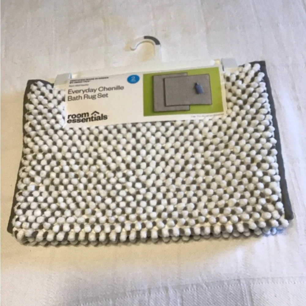 2 pack Room Essentials Gray and White Non slip Bath Rug Set